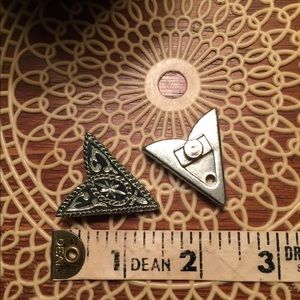 Silver collar tips